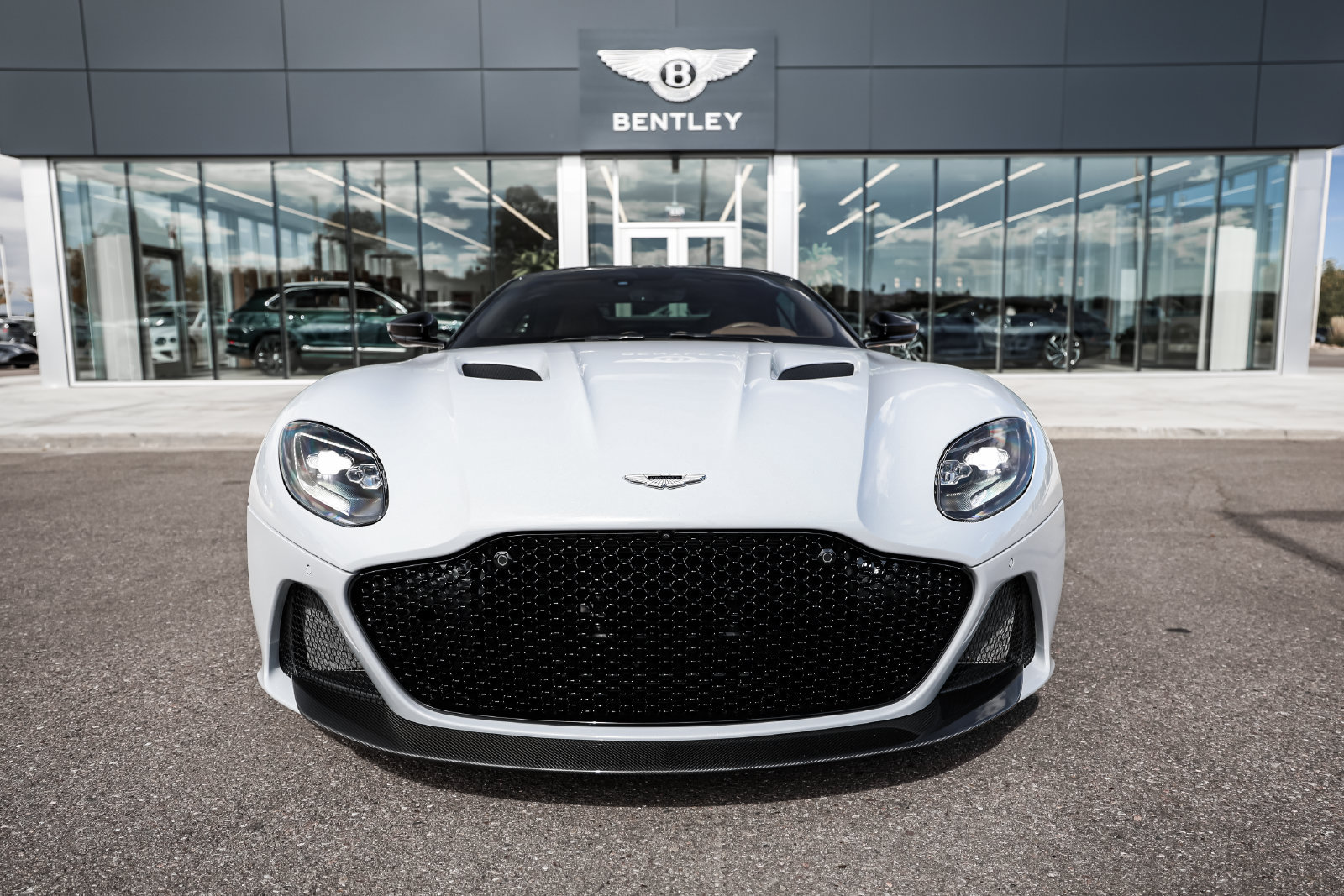 Used 2022 Aston Martin DBS Superleggera Volante RWD image 20