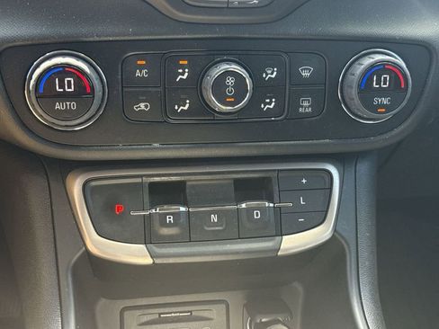 Used 2023 GMC Terrain Denali w/ Denali Premium Package AWD/4WD image 31