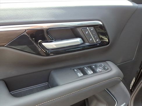 New 2026 Chevrolet Suburban Premier image 11