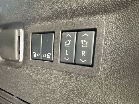 Used 2024 GMC Yukon XL AT4 w/ Technology Package AWD/4WD image 40