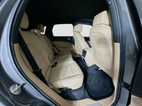 Certified 2023 Porsche Cayenne AWD/4WD image 30
