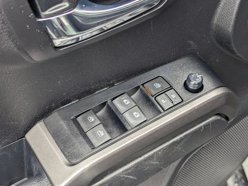 Used 2022 Toyota Tacoma TRD Sport AWD/4WD image 18