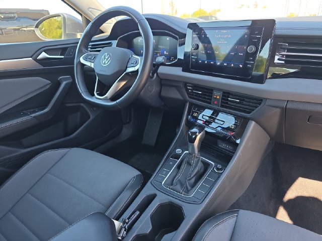 Used 2025 Volkswagen Jetta SE FWD image 16
