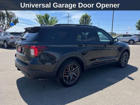 Used 2025 Ford Explorer ST-Line w/ ST-Line Street Pack AWD/4WD image 6