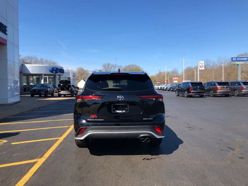 Used 2024 Toyota Highlander XSE AWD/4WD image 6