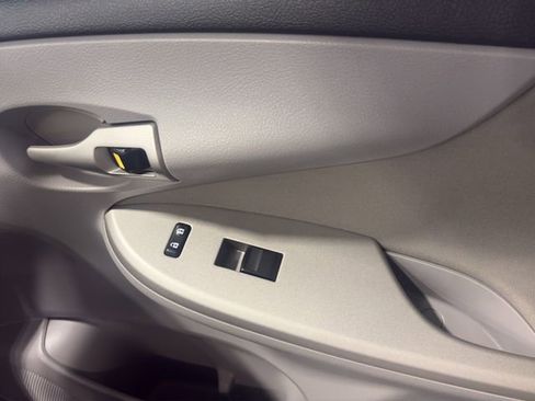 Used 2013 Toyota Corolla LE image 18