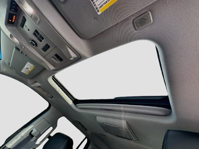 Used 2017 Cadillac Escalade Luxury AWD/4WD image 24