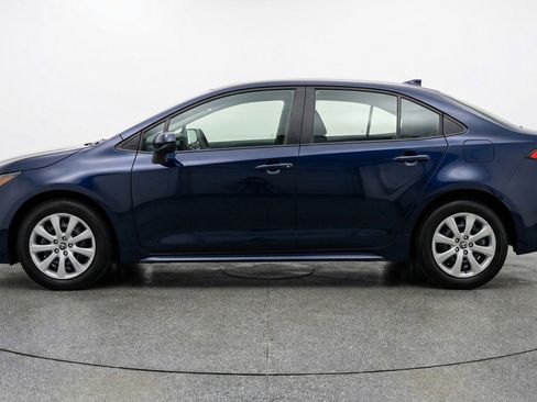 Used 2025 Toyota Corolla LE FWD image 5