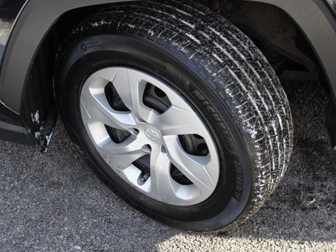 Used 2023 Toyota RAV4 LE image 17