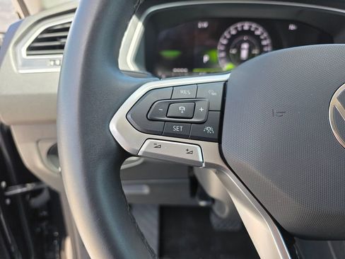 Used 2024 Volkswagen Tiguan SE image 27