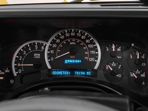 Used 2005 HUMMER H2 SUT Sport Utility Pickup 4D w/ Preferred Equipment Group image 14