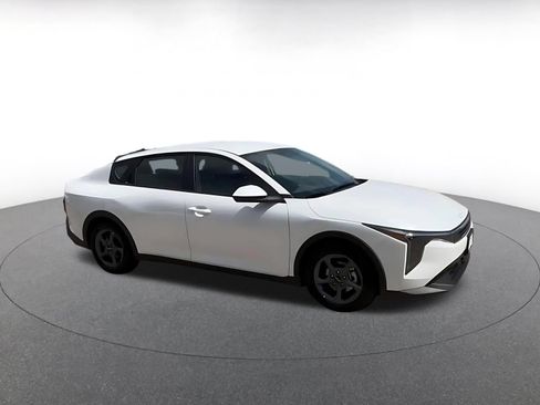 Used 2025 Kia K4 FWD image 2