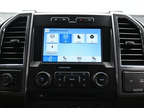 Used 2017 Ford F350 XLT w/ XLT Premium Package image 30