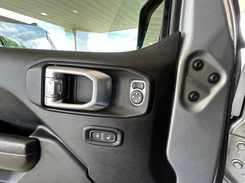 Used 2020 Jeep Wrangler Unlimited Rubicon AWD/4WD image 26