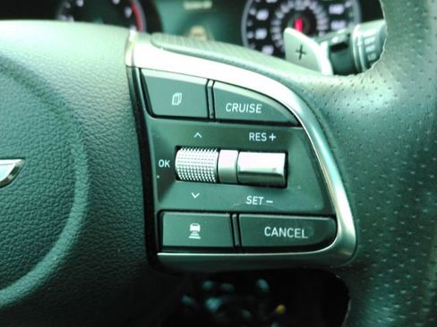 Used 2020 Genesis G70 2.0T image 37