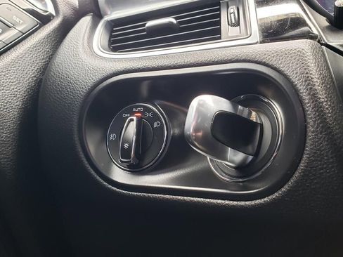 Used 2018 Porsche Macan AWD/4WD image 29