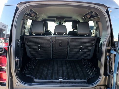 Used 2023 Land Rover Defender 110 S image 9