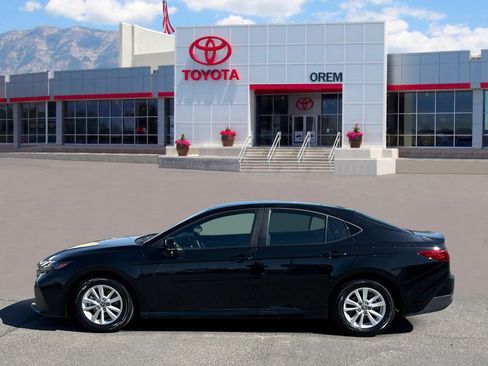 Used 2025 Toyota Camry LE FWD image 6