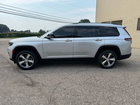 Used 2021 Jeep Grand Cherokee L Limited w/ Luxury Tech Group II image 5