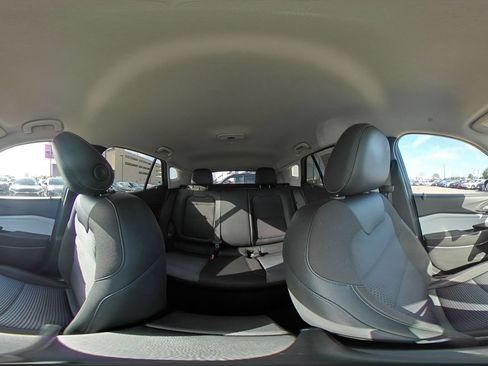 Used 2025 Chevrolet Trax LT FWD image 40
