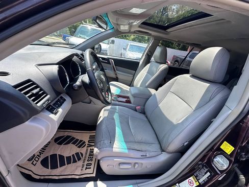 Used 2011 Toyota Highlander Limited w/ Tow Pkg AWD/4WD image 10