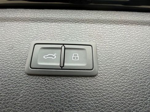 Used 2023 Audi Q5 2.0T Premium w/ Convenience Package image 11