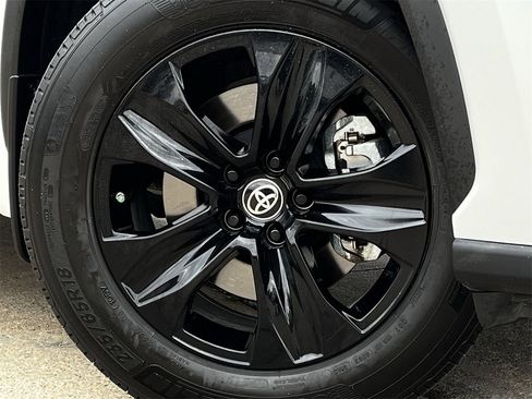 Used 2025 Toyota Highlander XLE image 31