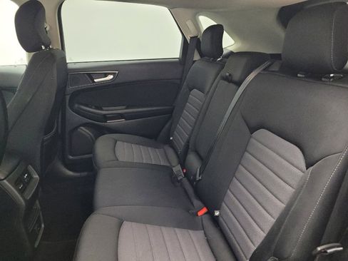 Used 2018 Ford Edge SE image 18