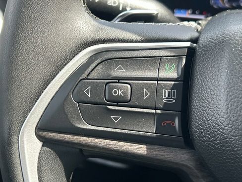 Certified 2023 Jeep Grand Cherokee Limited w/ Black Appearance Package AWD/4WD image 21