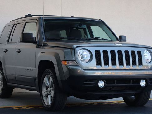 Used 2013 Jeep Patriot Latitude w/ Sun/Sound Group AWD/4WD image 3