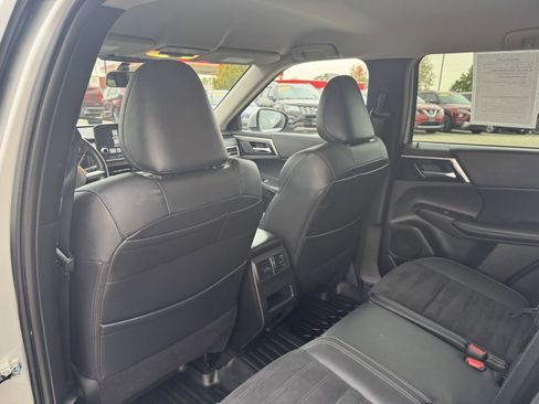 Used 2022 Mitsubishi Outlander SE image 19