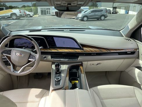 Used 2023 Cadillac Escalade ESV Sport Platinum w/ LPO, ONYX Package AWD/4WD image 21