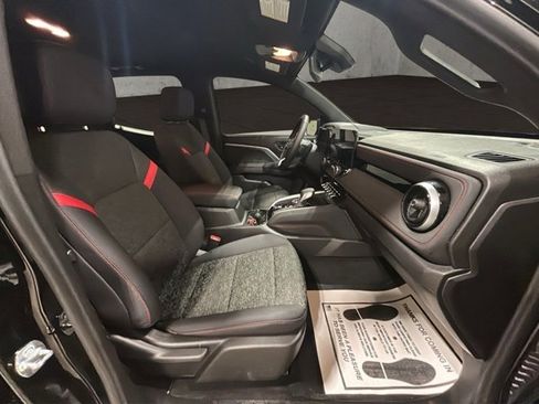 Used 2025 Chevrolet Colorado Z71 w/ Technology Package image 19