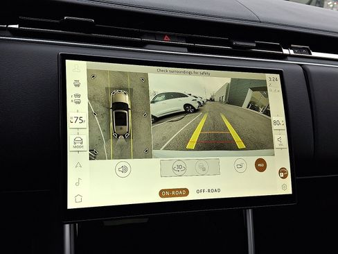 New 2025 Land Rover Range Rover SE image 14