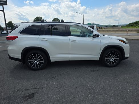 Used 2018 Toyota Highlander SE AWD/4WD image 2