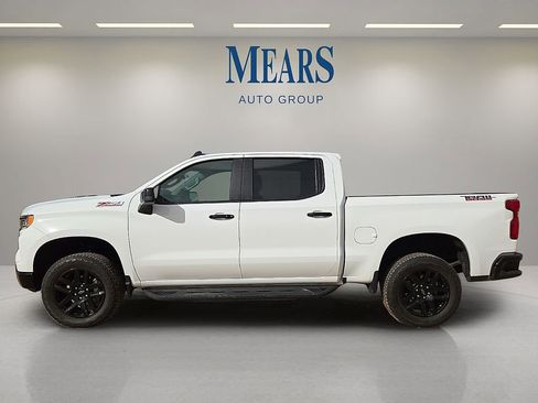 Used 2025 Chevrolet Silverado 1500 LT Trail Boss w/ Convenience Package II image 2
