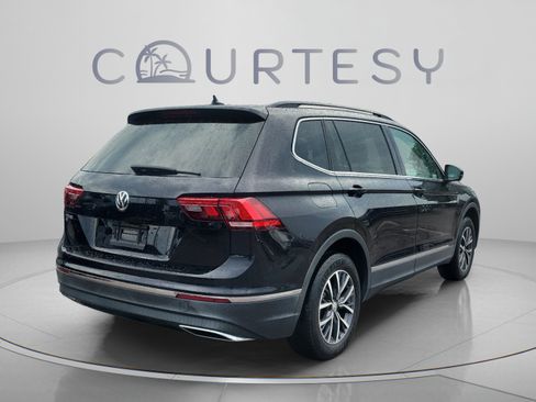 Used 2020 Volkswagen Tiguan SE w/ Panoramic Sunroof Package FWD image 3