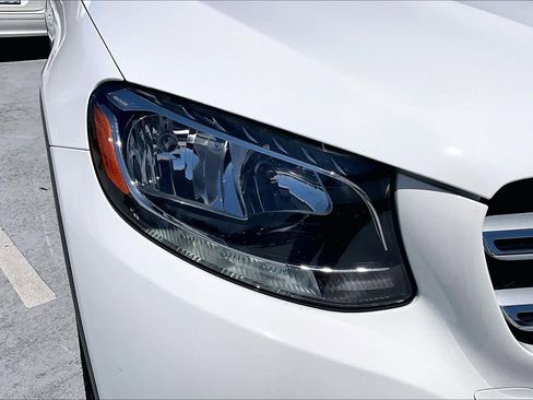 Used 2019 Mercedes-Benz GLC 300 4MATIC image 28