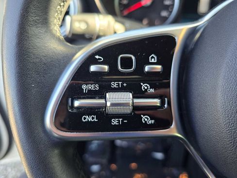 Used 2021 Mercedes-Benz GLC 300 4MATIC image 25