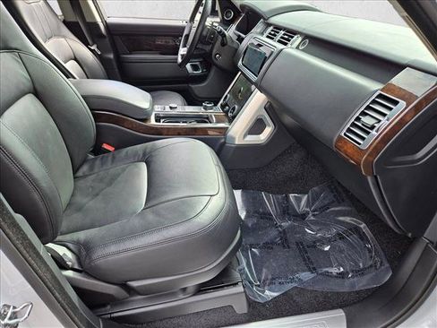 Used 2020 Land Rover Range Rover HSE image 18