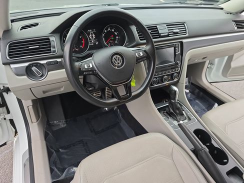 Used 2018 Volkswagen Passat 2.0T R-Line image 17