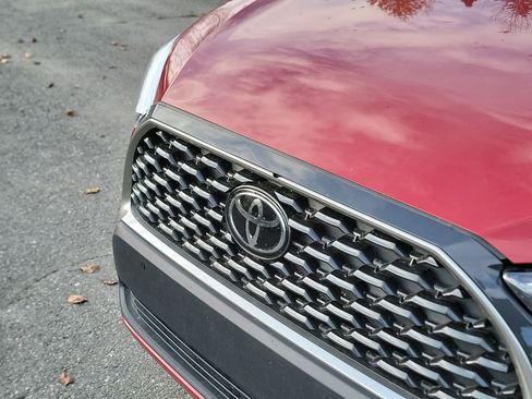 Used 2023 Toyota Corolla Cross XLE image 24