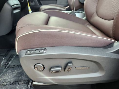 New 2025 Volkswagen ID. Buzz Pro S image 7