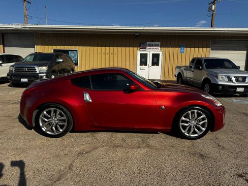 Used 2013 Nissan 370Z Coupe RWD image 3