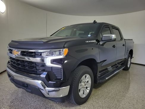 Used 2024 Chevrolet Silverado 1500 LT RWD image 2