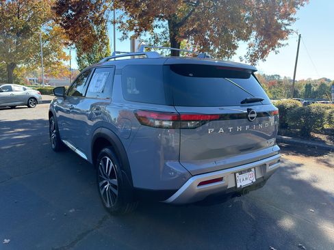 New 2025 Nissan Pathfinder Platinum image 5