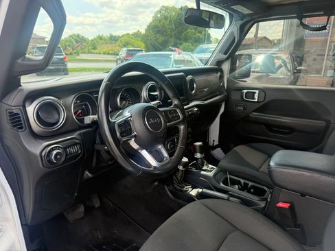Used 2020 Jeep Wrangler Unlimited Sahara AWD/4WD image 11