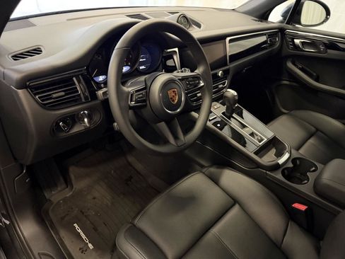 New 2026 Porsche Macan image 4