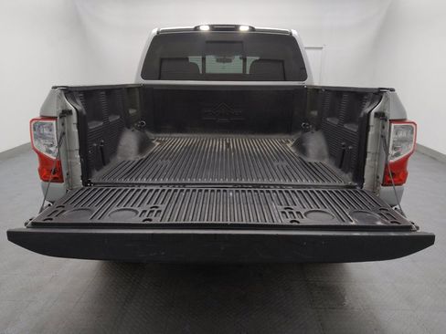 Used 2017 Nissan Titan SV image 29