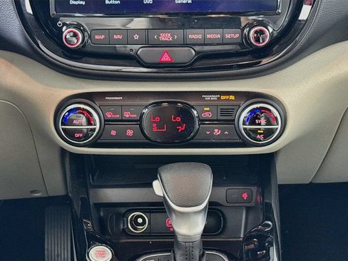 Used 2022 Kia Soul S FWD image 16
